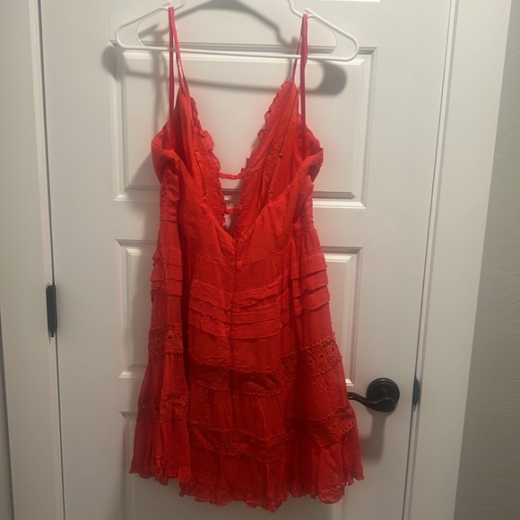 RILEY DEEP V-NECKLINE RUFFLE DETAIL DRESS RED - Picture 3 of 5